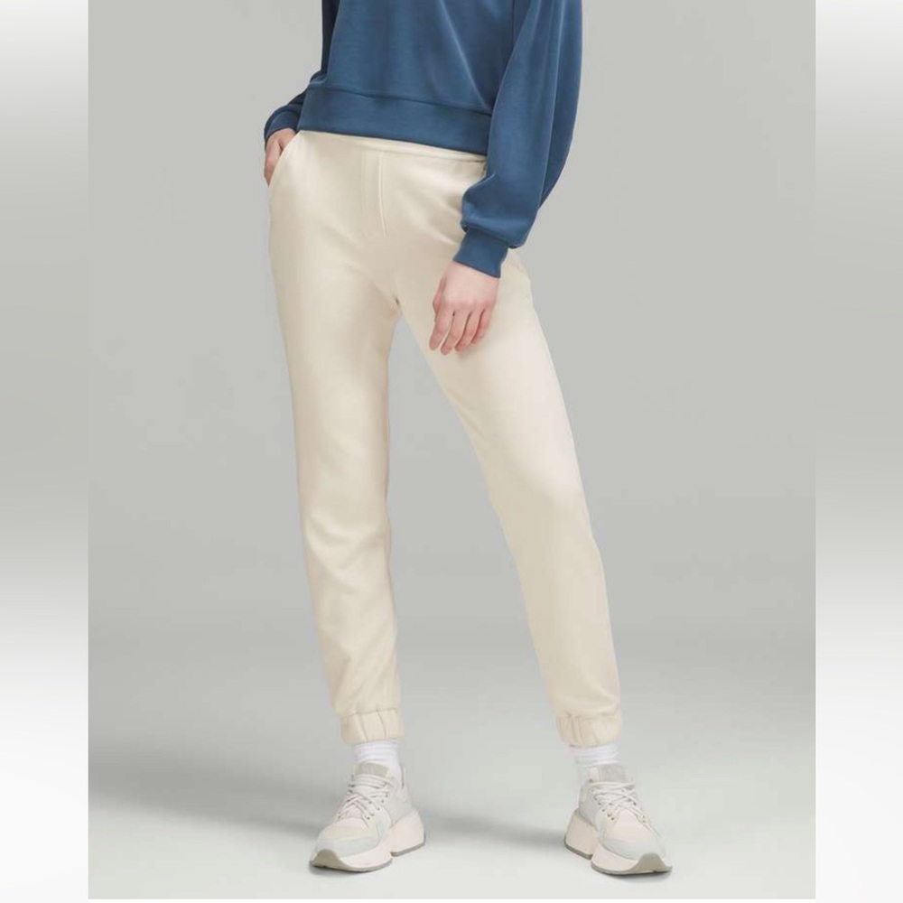 🔥Ecru Joggers🔥 Sz 4 Lululemon Softstream High Rise Pants  Mint cond Price Firm!